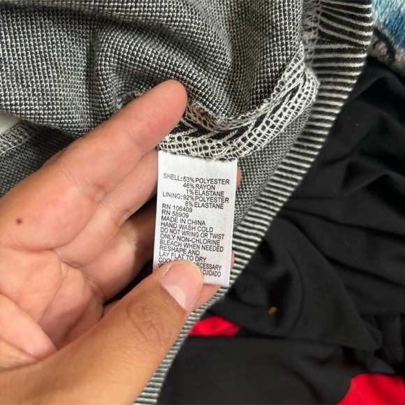 Antonio Melani Black & White Striped Peplum Sleeveless Top Size Medium - Picture 10 of 10